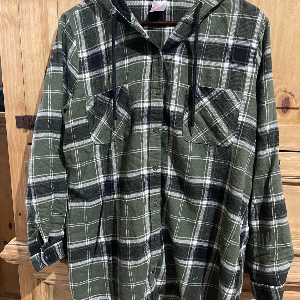 Women’s No Boundaries brand flannel shirt